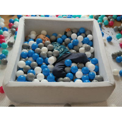 Square ball pit + 200 balls